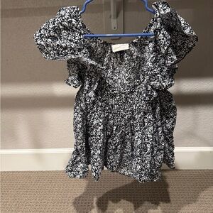 Universal Thread Black and White Floral Blouse